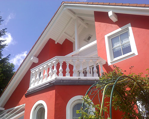 Wohnhaus mit Balustrade